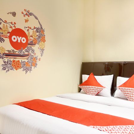 Oyo 121 Rumah Ayub Syariah Hotell Jakarta Exteriör bild