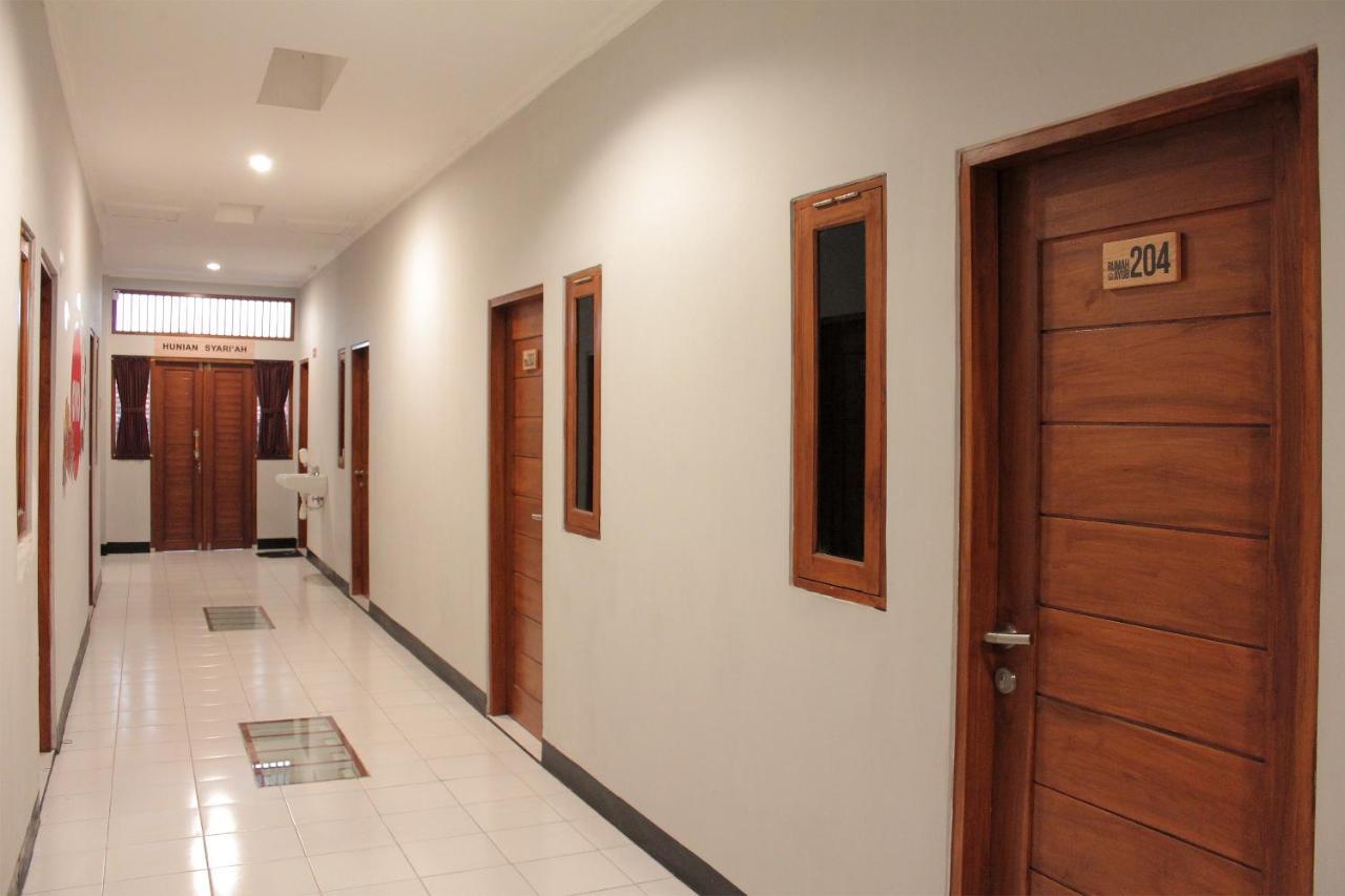 Oyo 121 Rumah Ayub Syariah Hotell Jakarta Exteriör bild